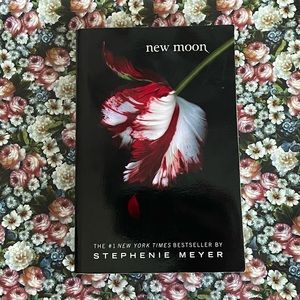 New Moon by Stephanie Meyer